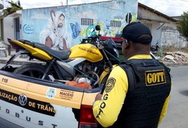 Fiscalização autua condutores em blitz no Tabuleiro do Martins