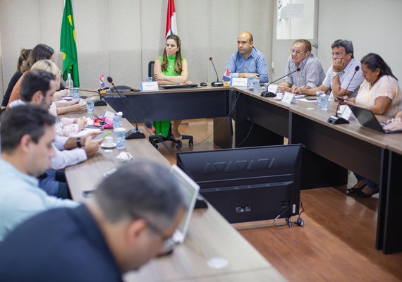 Unicafes-AL marca presença em audiência do Conecoop