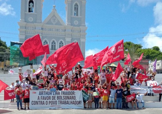 “Bolsonaro Nunca Mais”: Ato contra presidente acontece em Maceió
