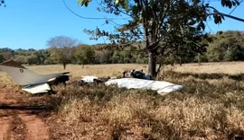 Avião com mais de 300 kg de cocaína faz pouso forçado em Goiás