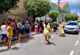 'Prefeito, tenha vergonha na cara': sorteados exigem entrega de chaves de residencial no Vergel