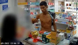 Homem assalta farmácia em Manaus e agradece; veja o vídeo