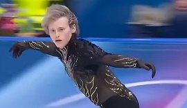 Atleta realiza salto proibido por 50 anos na patinação artística