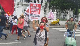 Mulheres se reúnem em ato pela igualdade de direitos e fim da violência