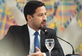 Cunha anuncia pré-candidatura ao governo de Alagoas