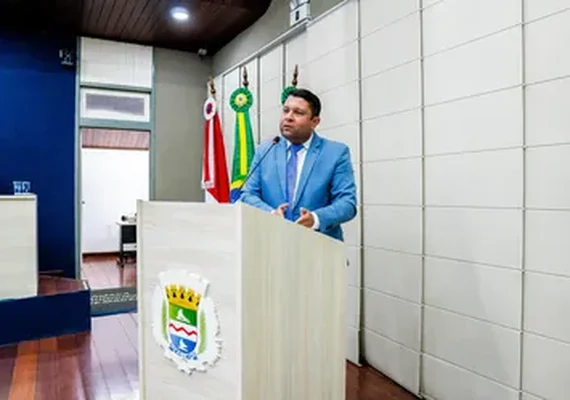Vereador propõe semáforo inteligente e uso educativo das multas