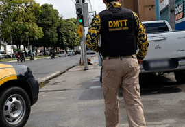 DMTT autua veículo com dispositivos irregulares durante ação no Farol