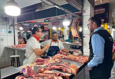 Leonardo Dias acompanha feirantes e cobra garantia de espaços no Mercado da Produção