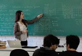 Aumento da Educação: veja como fica a situação de monitores e aposentados