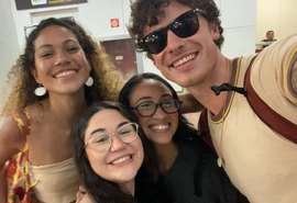 VÍDEO: Cantor Shawn Mendes desembarca em Alagoas para passar fim de ano com Bruna Marquezine