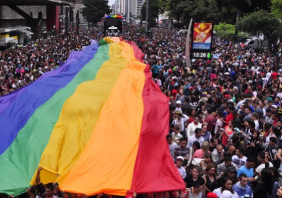 Entre LGBTs, Haddad lidera com 57% e Bolsonaro tem 29%