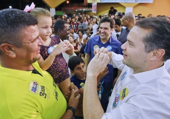 Renan Filho promete ações de segurança em encontro no Benedito Bentes