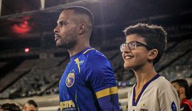 Jogador do Sampaio Corrêa recebe alta após convulsão no Maracanã