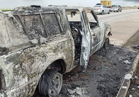 Veículo de Guarda Municipal que transportava paciente psiquiátrico pega fogo em interior de AL
