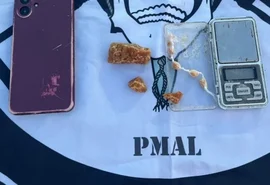 Mulher tenta fugir e é presa com crack enterrado em garrafa em Piranhas