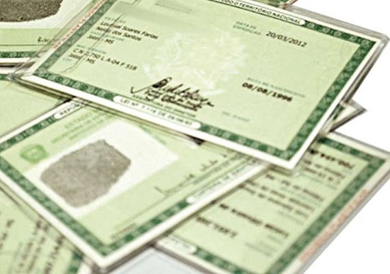 Alagoas lança projeto que emite de graça carteira de identidade para alunos da rede pública