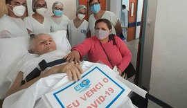 Idosa de 75 anos vence a Covid-19 após ficar meses internada no HEA