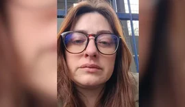 Professora encontra lâmina de vidro posta por aluno em copo dágua na escola