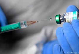 Ministério da Saúde cria comitê para acompanhar vacina da Oxford