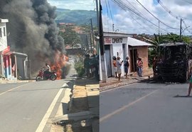 Ônibus é destruído por incêndio em Santana do Mundaú