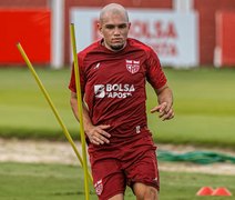Crystopher volta a treinar e pode ser opção do CRB contra o Operário-PR