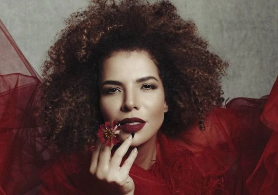 Vanessa da Mata volta a Maceió com a turnê “Quando deixamos nossos beijos na esquina”