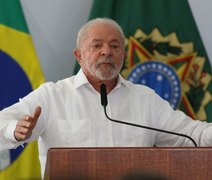Lula anuncia política de reajuste do salário mínimo e isenção de IR