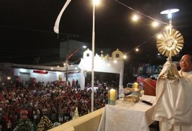 Procissão e shows marcam  encerramento da Festa da Padroeira em Santana do Mundaú