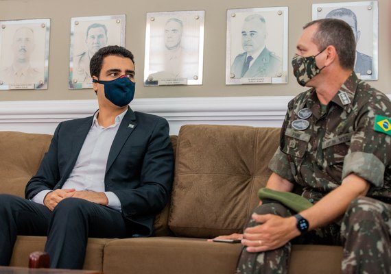 Prefeito JHC firma parceria com o Exército para reforçar abastecimento de água nos bairros de Maceió