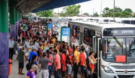 Homem é preso após se masturbar e ejacular em passageira de ônibus na parte alta de Maceió