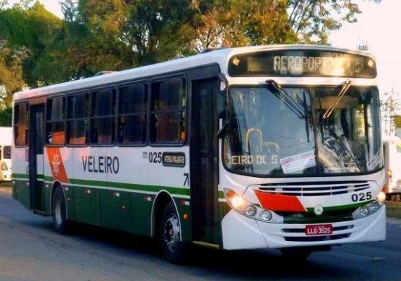 Ônibus de Rio largo é guinchado por descumprir decreto; Veja vídeo