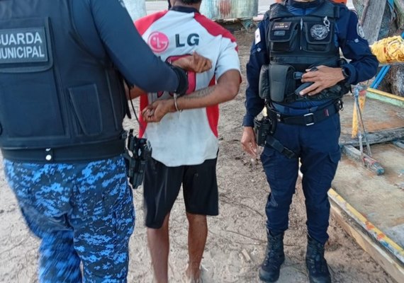 Guarda Municipal prende homem por furto de tapumes em obra pública na Pajuçara