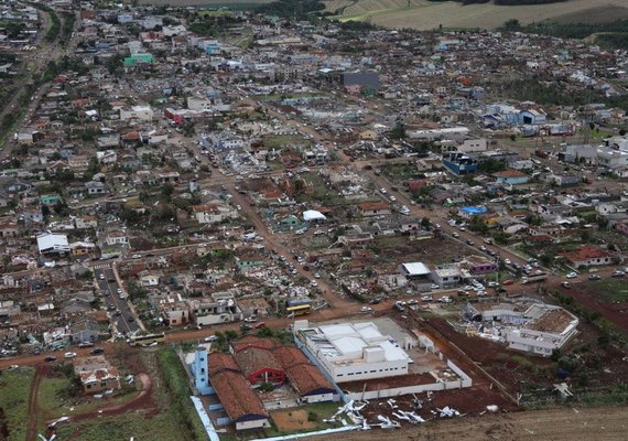 Paraná decreta calamidade pública após tornado destruir cidade