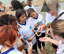 Caminhada ecológica transforma orla de Maceió em sala de aula