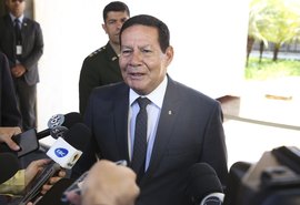 Mourão afirma que manchas de óleo no Nordeste é caso único no mundo