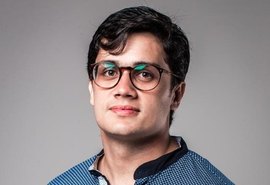 Hugo Novaes comemora lançamento do primeiro livro