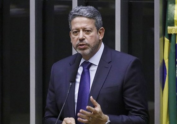 Arthur Lira oficializa candidatura à presidência da Câmara