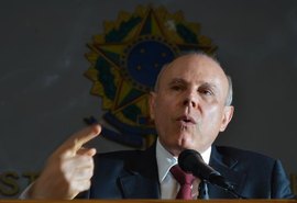 Aumento de IPI será decidido 'na véspera', diz Mantega