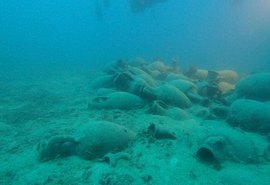 Mergulhadores encontram naufrágio romano com centenas de ânforas de 2.100 anos