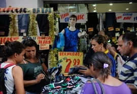 Vendas no comércio sobem 0,6% de agosto para setembro, diz IBGE