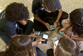 Ministério da Educação lança guias para orientar o uso de celulares na escola