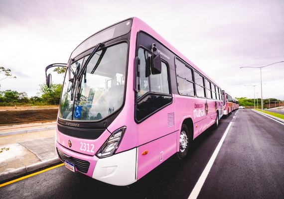 Maceió lança ônibus exclusivo para mulheres e capital vira pioneira no Brasil