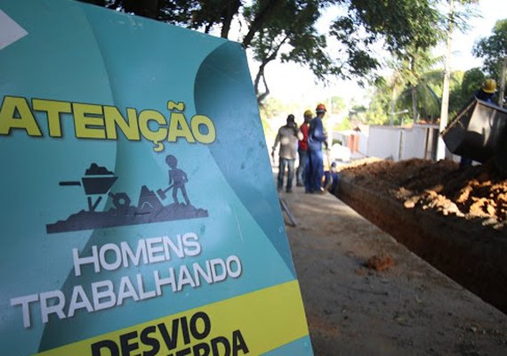Rui Palmeira visita obras do Nova Maceió em Guaxuma