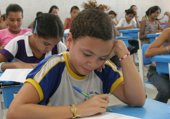 80 mil estudantes serão beneficiados por programa de alfabetização