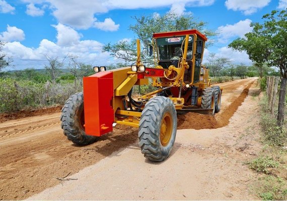 Obra de estrada no Sertão reforça expansão de acessos em Alagoas