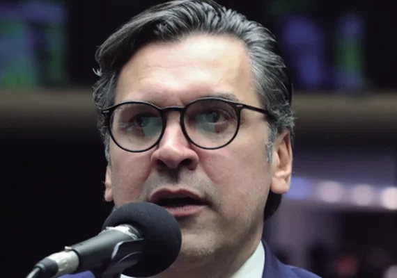 Isnaldo Bulhões volta a ser citado em articulações para o Governo de Alagoas