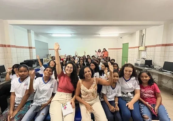 Março Lilás: Teca Nelma e Casa Rosa visitam escolas com palestras sobre o combate ao HPV