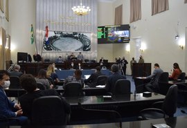 Deputados alagoanos criticam inclusão de presos como prioridade na imunização