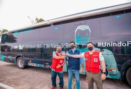 Prefeitura de Maceió recebe ônibus da vacina e reforça imunização