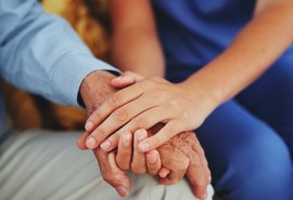 Especialistas alertam para esgotamento físico e emocional de cuidadores e acompanhantes